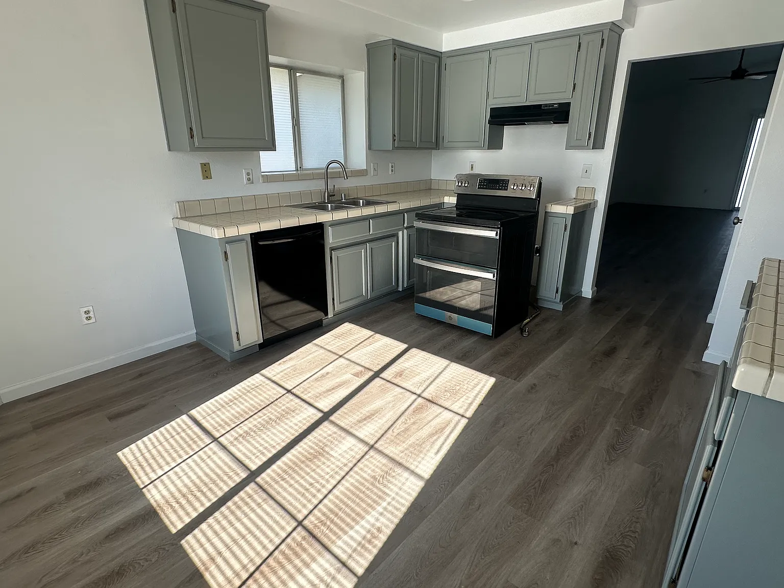 3 bed, 1458 sqft, $2,400 — Photo 4