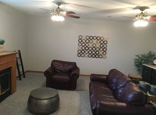 1006 Maple Hill Rd, Bloomington, IL 61705