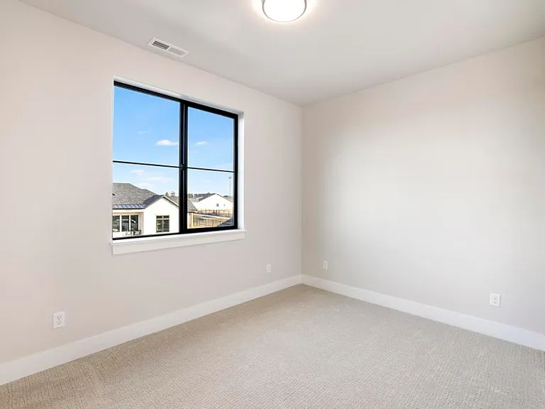 541 Canyon Falls Dr — Photo 38