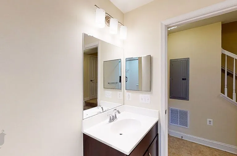720 Barnes St NE — Photo 51