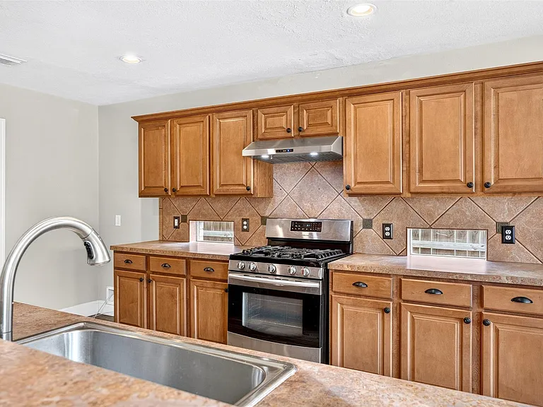 7603 Kenmark Ct — Photo 17