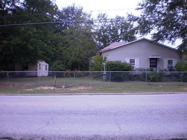 2nd image of 906 Dillingham St
