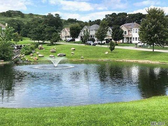 2nd image of 5 Horseshoe Cir