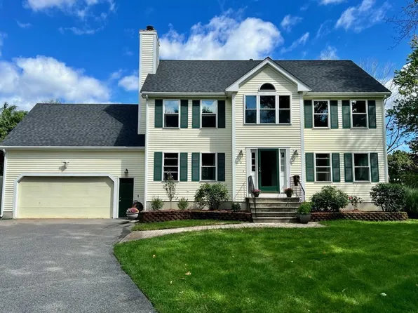 6 Douglas Dr, Cumberland, RI 02864