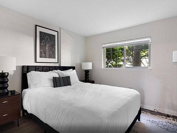 3rd image of 14057 NE 181st St APT E304