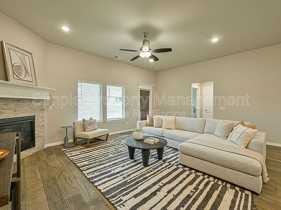 5th image of 3806 Palmetto Trl