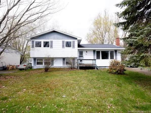 61 Bates St, Fredericton, NB E3A 5B7