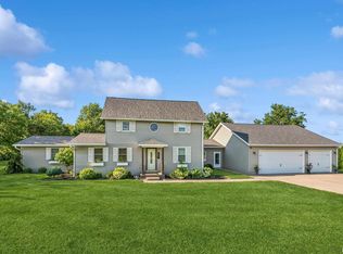 4560 170th St, Clinton, IA 52732