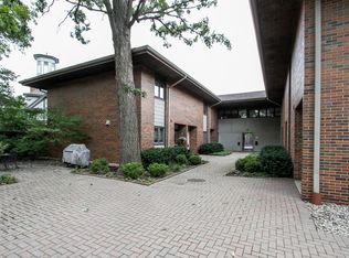 58 E Center Ave #58, Lake Bluff, IL