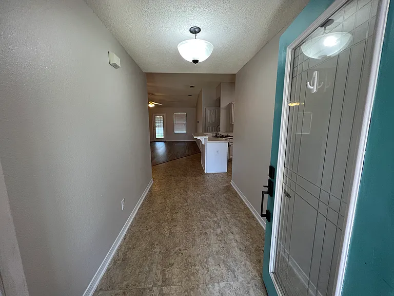 154 Cypress Ln — Photo 2