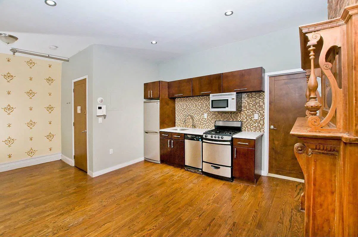 130 New York Avenue — Photo 2