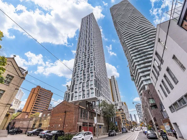 252 Church St #709, Toronto, ON M5B 0E6