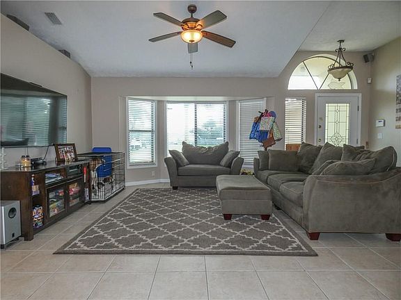 4th image of 2241 SE Melaleuca Blvd
