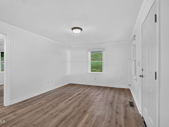 5th image of 1569 Valley Dr