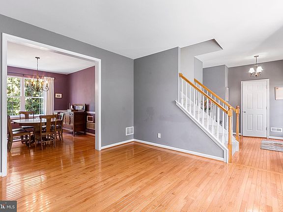 5th image of 914 Biddle Ln