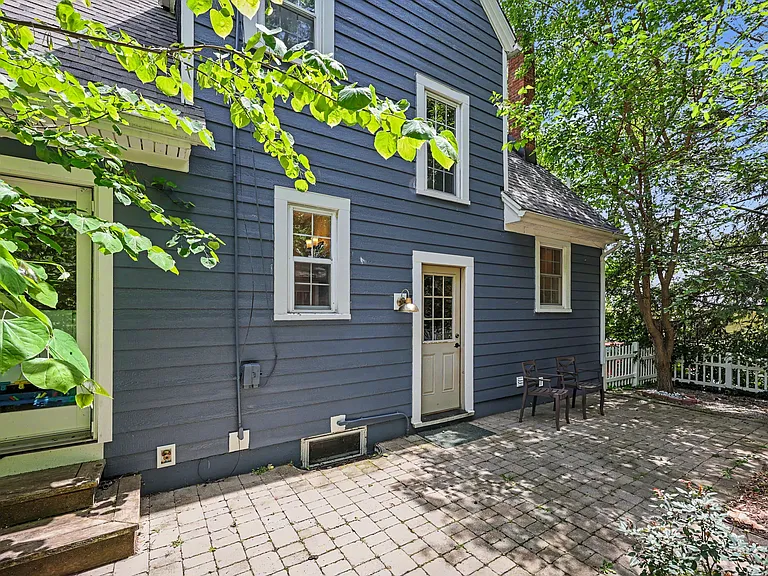307 Doty Ave — Photo 3