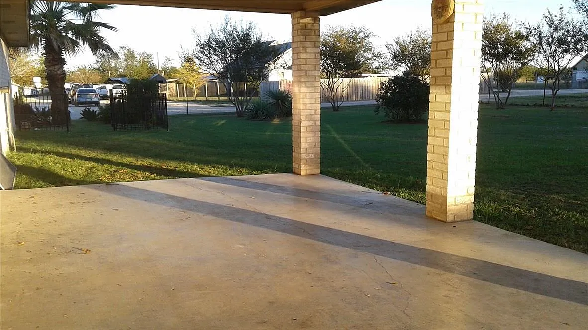 3 bed, 3407 sqft, $2,995 — Photo 4