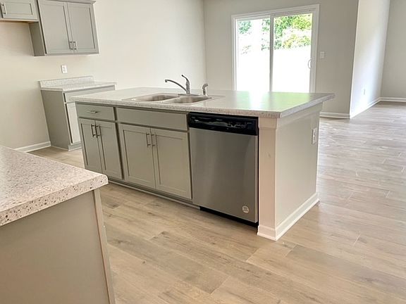 2nd image of 137 Ashburn Way