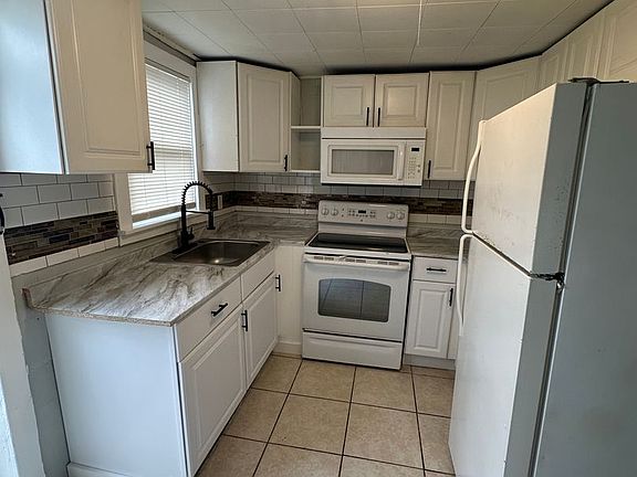 4th image of 615 Ariana Ave