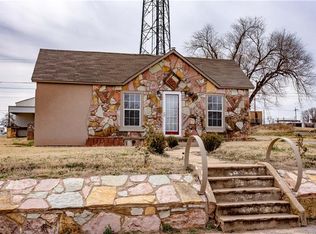 410 E Dunn Ave, Clinton, OK 73601