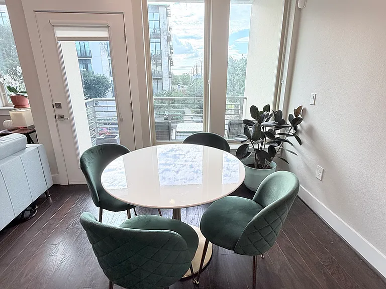 4819 Caroline St #208 — Photo 2