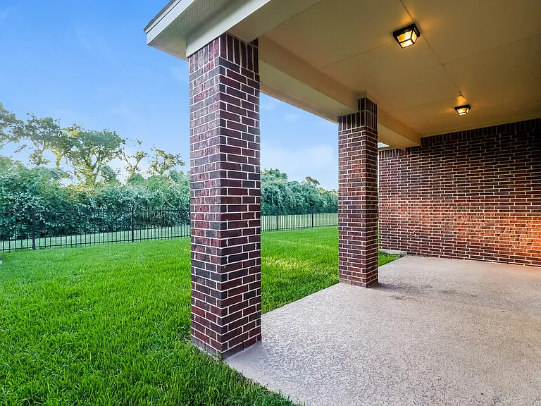 415 Rocky Briar Ct — Photo 15