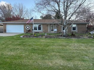 5212 S Mill Pond Rd, Rochelle, IL 61068