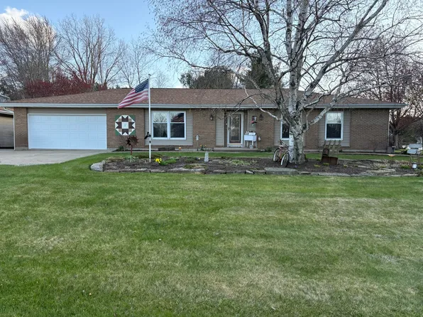 5212 S Mill Pond Rd, Rochelle, IL 61068