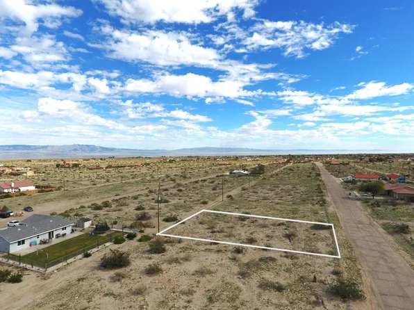 1572 Arctic Ave, Thermal, CA 92274