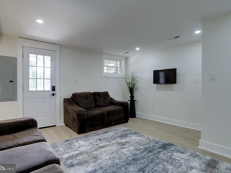 1404 Massachusetts Ave SE — Photo 53