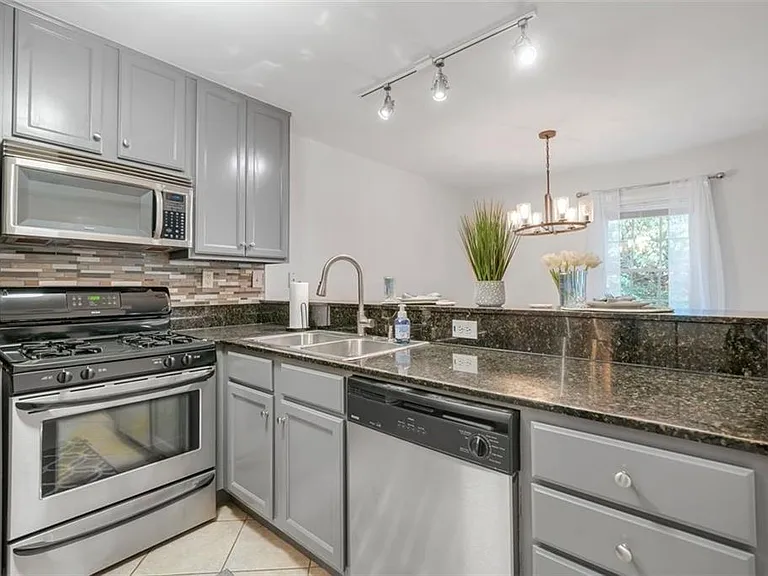 1445 Monroe Dr NE #F15 — Photo 15