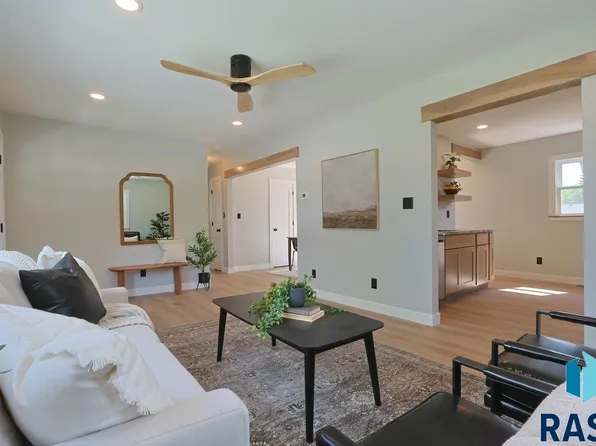 3016 S Glendale Ave, Sioux Falls, SD 57105