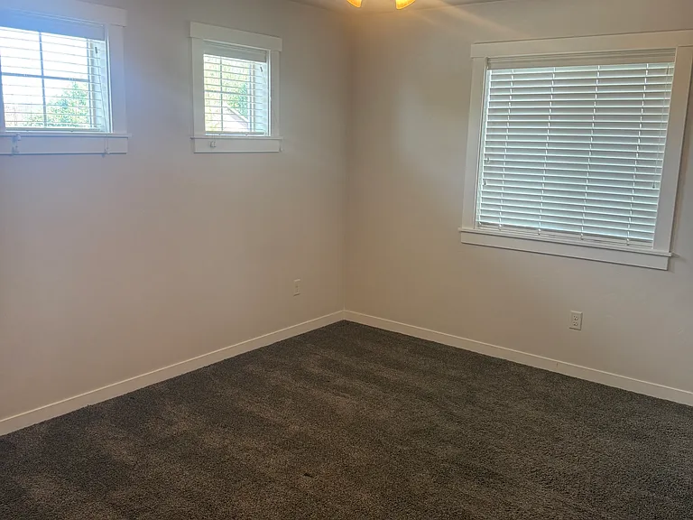 4559 N Dustod Ave — Photo 12