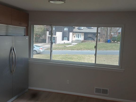 4th image of 9820 Inglemere Dr