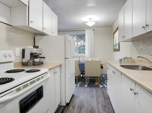 53 McMurchy Avenue North