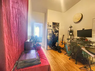 Rented by RELEASE NY