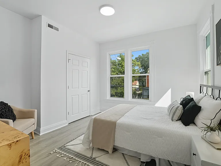 1820 Hewitt Ave — Photo 46