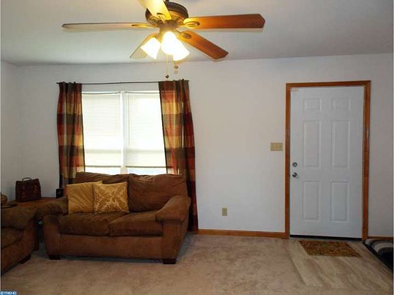 2nd image of 854 Poplar St