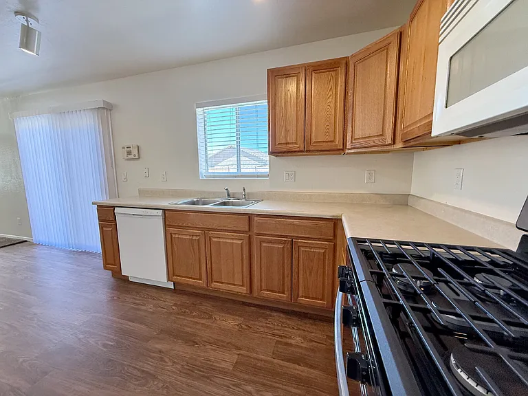 6036 W Wood St — Photo 11