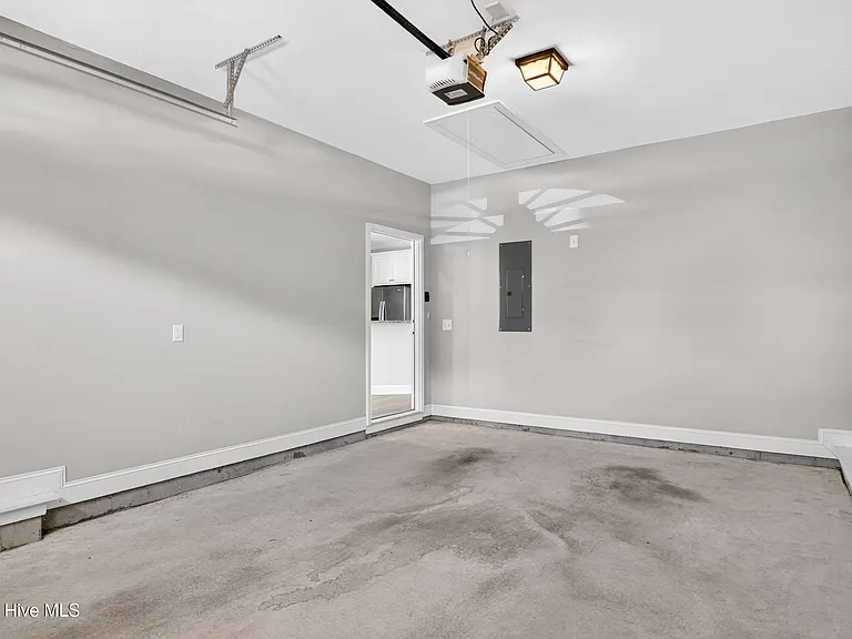 1661 Cambria Dr #B — Photo 37