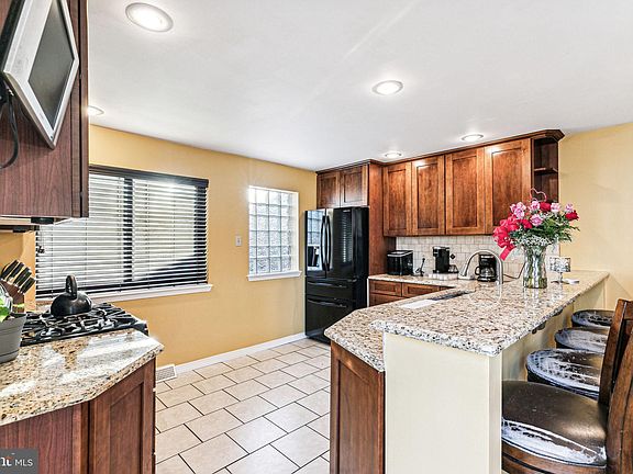 5th image of 657 Artwood Dr