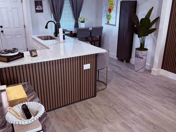 446 Marquette Dr #446, Detroit, MI 48214