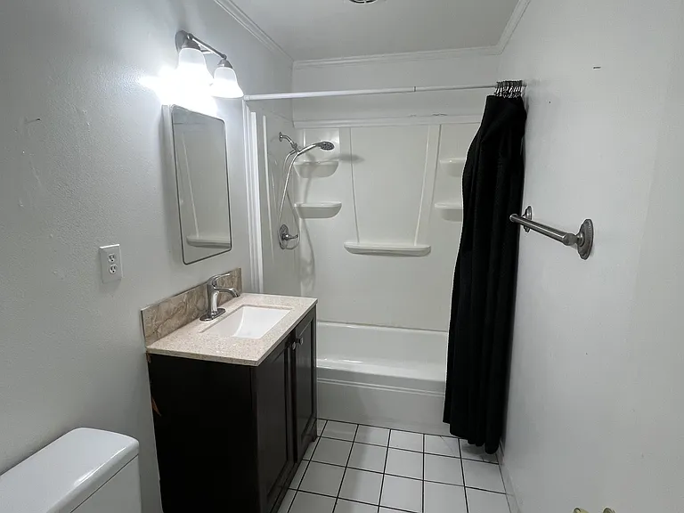 1251 W 4th St #D — Photo 8