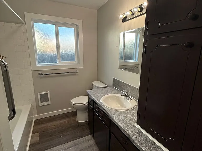 478-18th Ave SW — Photo 3