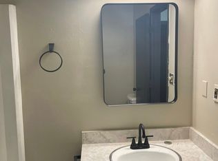 524 7th St SUITE 1, Rockford, IL 61104