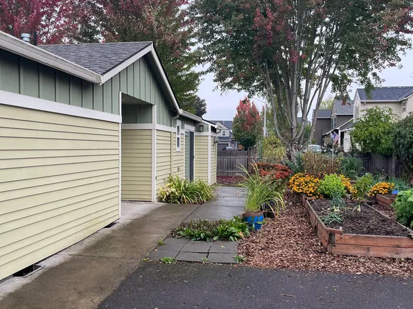 1337 NE Sunrise Ln, Hillsboro, OR 97124