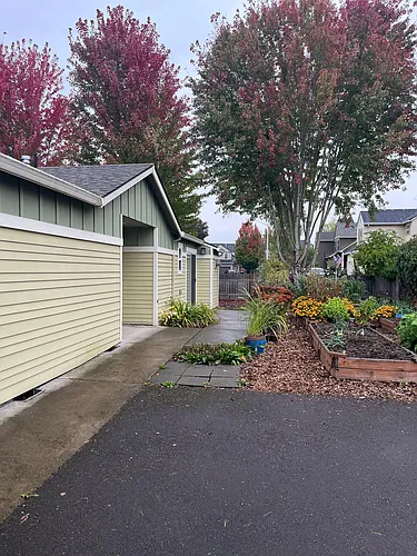 1337 NE Sunrise Ln Photo 1