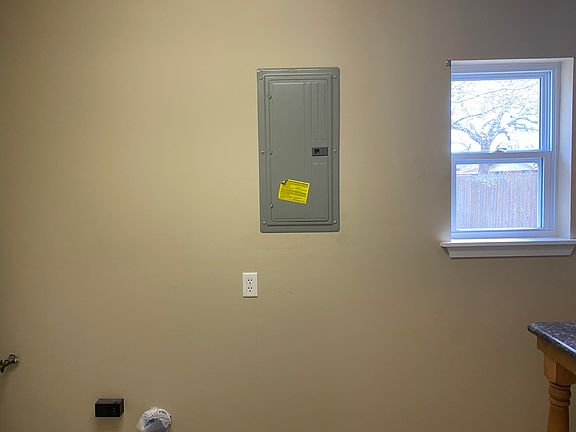 5th image of 1101 Alverado Dr