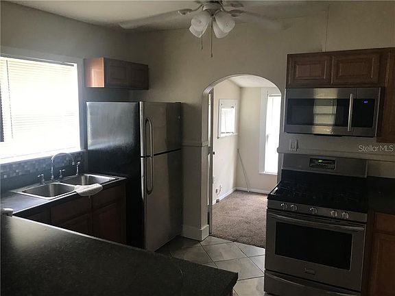 3rd image of 419 W Belmar St