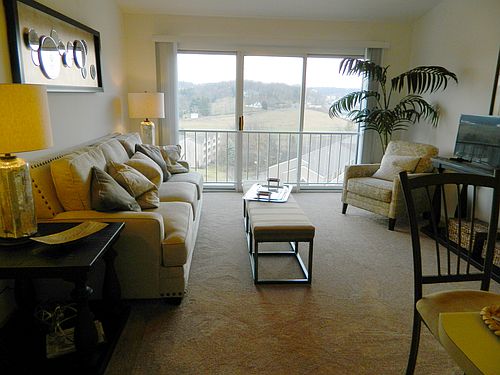 2nd image of 1335 Stewartstown Rd APT P7